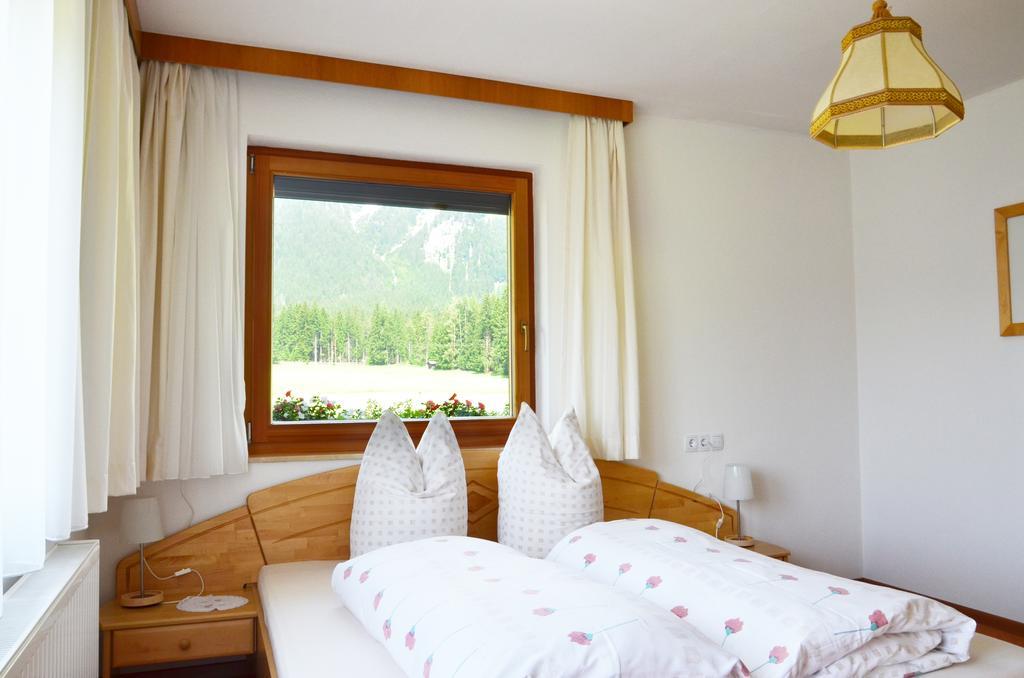 Landhaus Ahrn Leutasch Bilik gambar